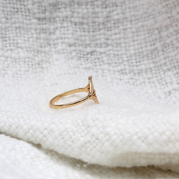 Vintage Hollow Floral Gold Ring - Picture 3 of 10